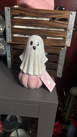 Glamorous Ghosts