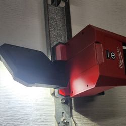 Milwaukee M18 Rover Flood Light 1500 lumens of High Definition TruView Output.