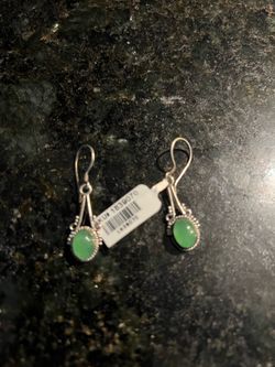 Buckingham silver drop earrings featuring green onyx gemstones set in 925 sterling silver