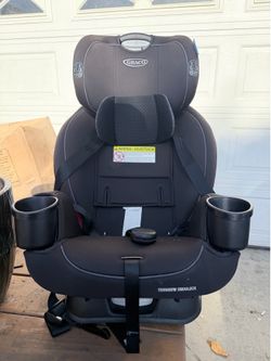 Graco Carseat (TriRide 3-in-1 convertible car seat)
