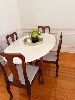 Round White Dining Table (Wood)