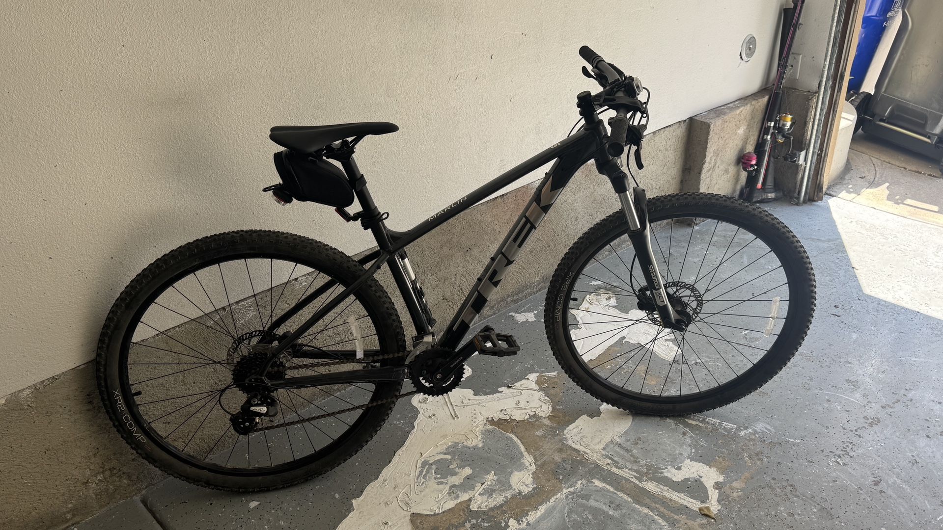 Trek Marlin 5 Mountain Bike – M/L Frame, 29” Wheels