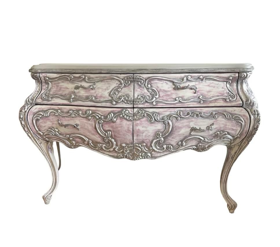 ROCOCO STYLE BOMBE CHEST, OF FOUR DRAWERS WITH SILVER OFF WHITE AND ROSE COLOR ACCENT.