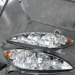 2005-2006 Toyota Camry XLE Headlight Assembly 