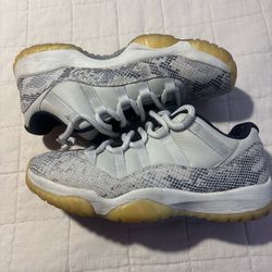 jordan 11 low snakeskin