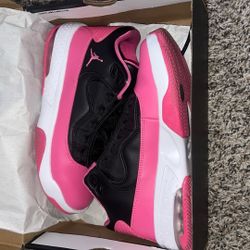 Woman’s Air Jordan Max Aura 2 GS 'Black Pinksicle'