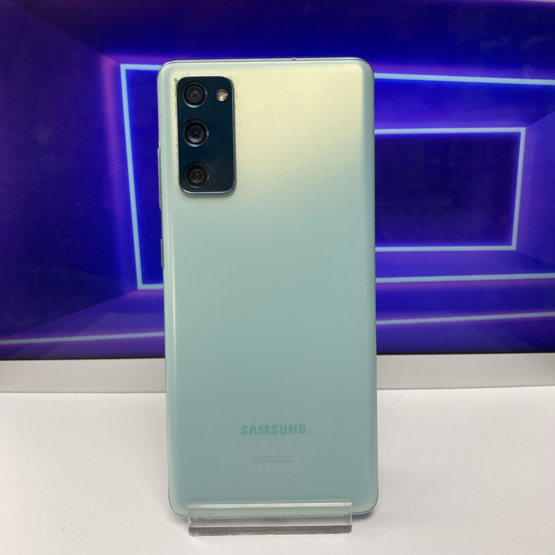 Samsung Galaxy S20 FE 5G, 128 GB. Unlocked with store warranty, Free charger and Cable.