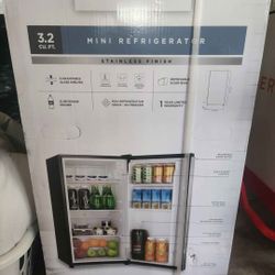 Vissani Mini Fridge