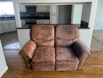 LUXURIOUS RECLINER SOFA (PERFECT CONDITION)