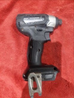 Makita  compat drill perfect condicion 55.00 brushness