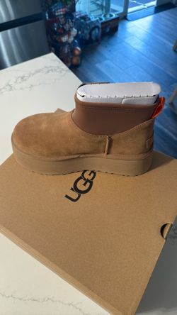 UGG Classic Mini Dipper Size 8