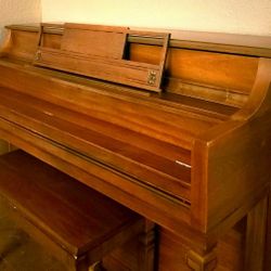Story & Clark Well Maintained Upright Piano