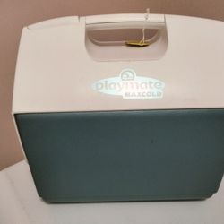 Igloo Playmate Maxcold Cooler 