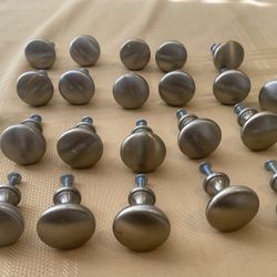 22 Kitchen Cabinets Door Nobs/handles Silver Color With Screws 