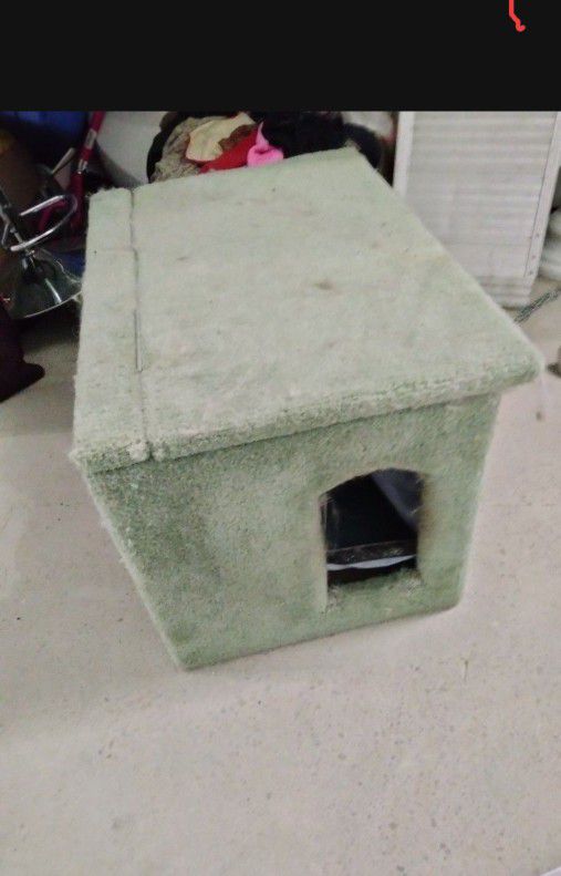 Covered Kitty Litter Box
