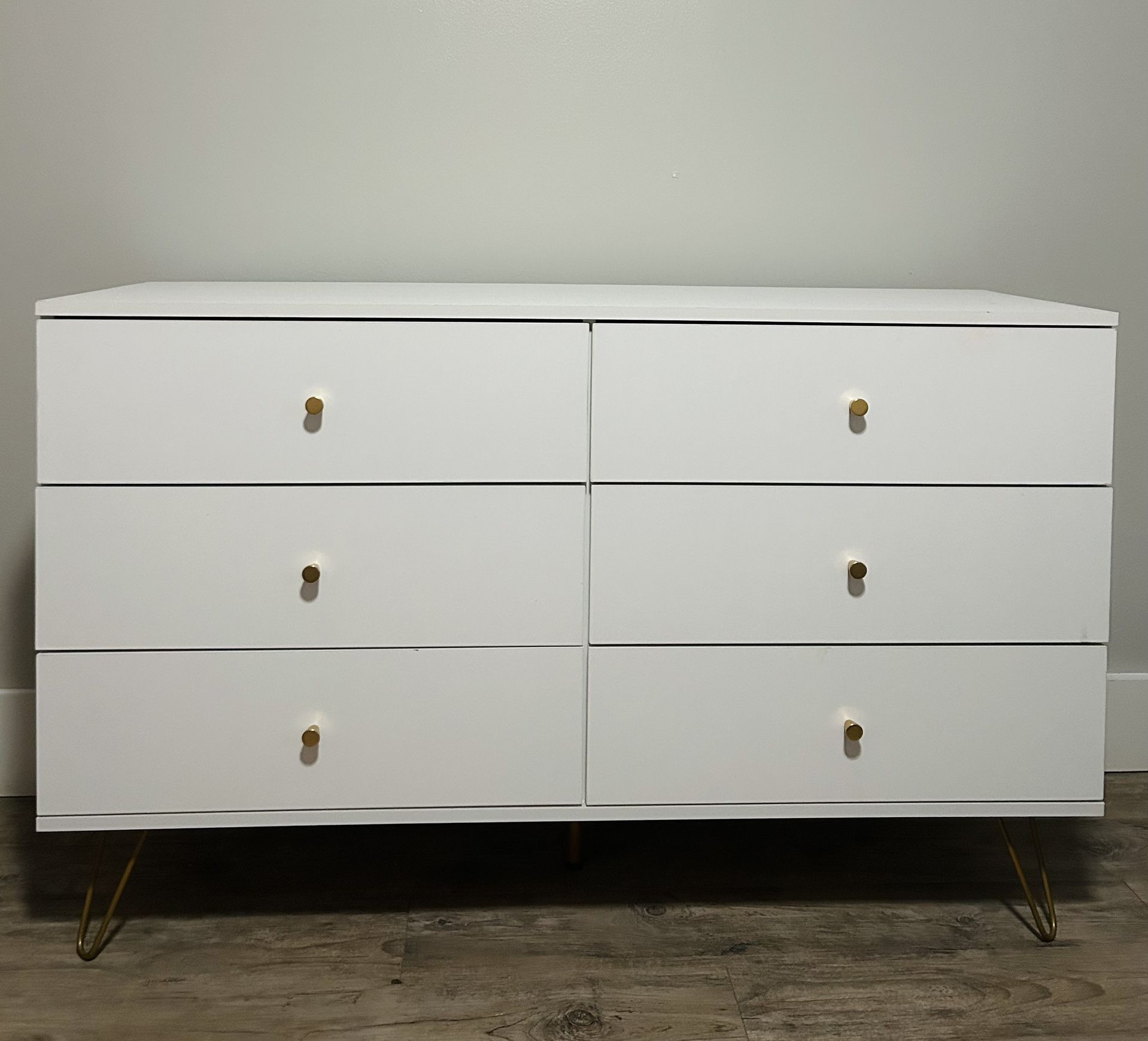 Dresser or TV stand, White, 6 Drawers