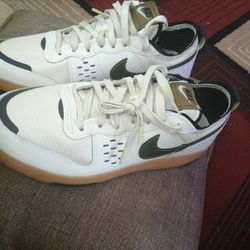 Nike Shoe Size 8 And 1/2