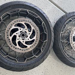 Motorcycle Part :CVO Wheels And Complete Set Foot Controls Mirrors and Grips