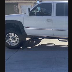 GM 6 Lug 37 " Nitto On 20 " X 10 Alloys Alcoa Style Rims