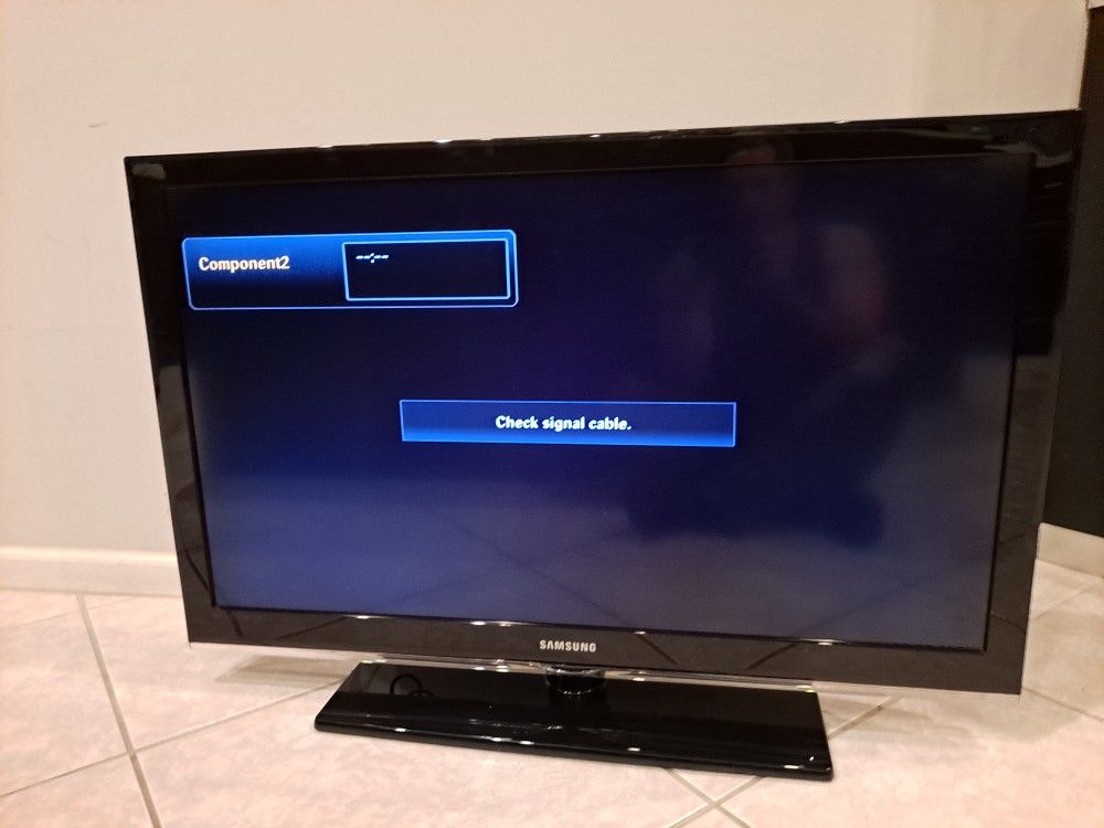 Samsung 40 Inch TV LN40C530F1F With Stand