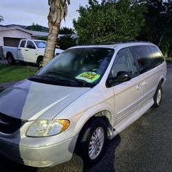 2004 Chrysler Town & Country