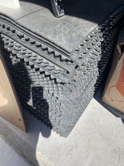 Indoor Outdoor Interlocking Rubber FLOORING