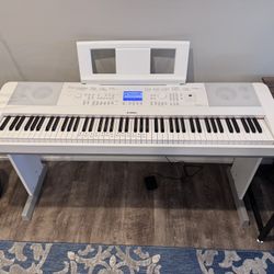 Yamaha Piano Keyboard DGX-660
