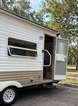 Like New Trailee RV Camper
