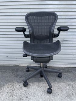 HERMAN MILLER CLASSIC VERSION SIZE A FULLY LOADED DELIVERY AVAILABLE FOR A FEE 🚚🚚