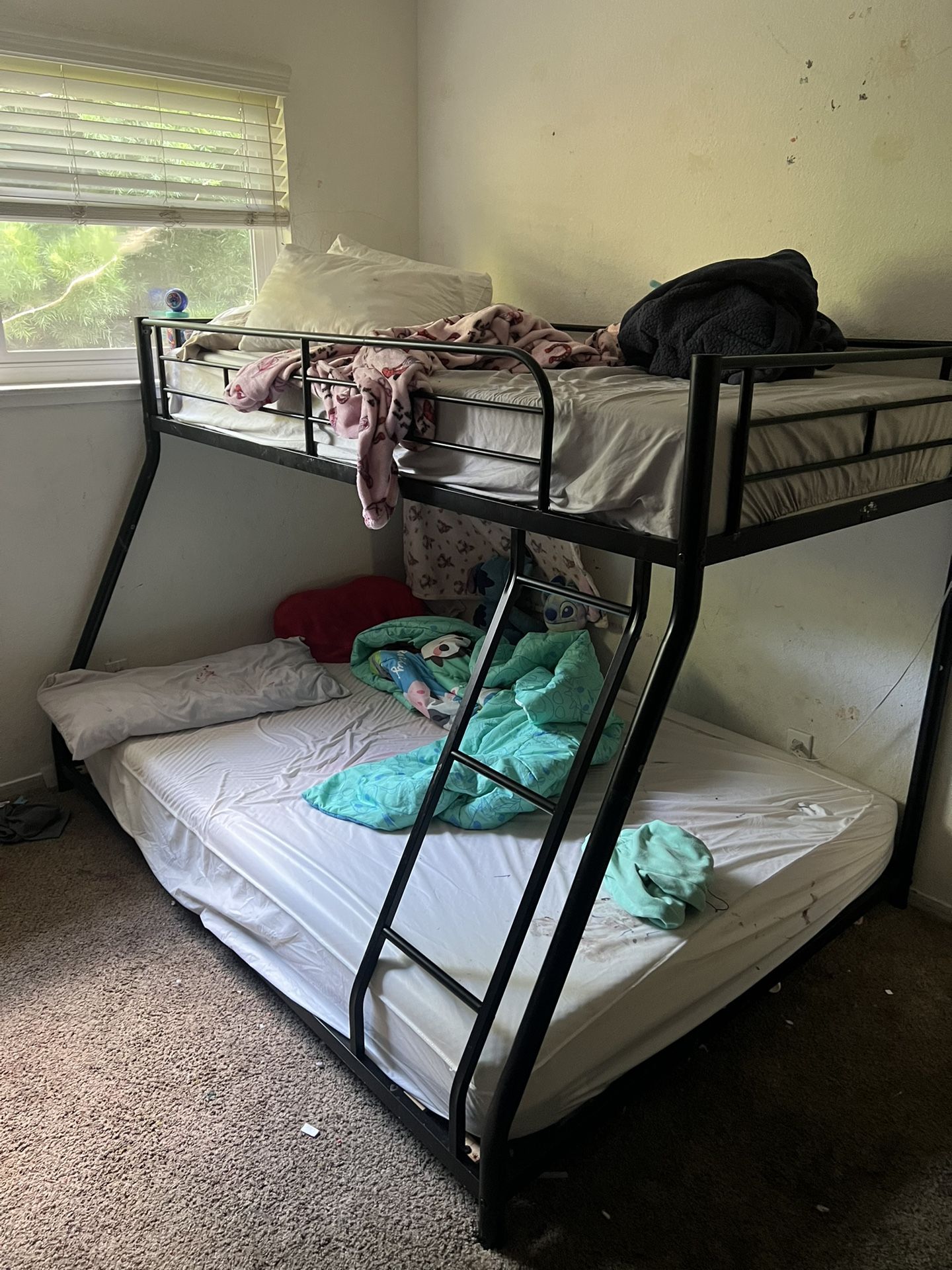 Free bunk bed (Full & Twin Size)