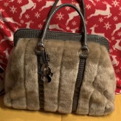 So Soft Absolutely Gorgeous!!! 🔥Faux Fur Satchel Bag❣️👏⭐️⭐️⭐️⭐️⭐️