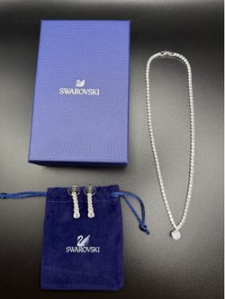 Set Swarovski necklace and earrings