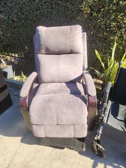 Electric Recliner With USB port To Charge Your Phone