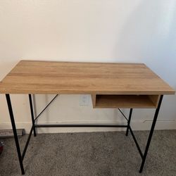 Modern Wood Computer Desk with Storage Shelf – Excellent Condition