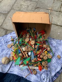 Box of vintage tinker toys 1970s