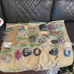 Jolleria De Fantasía Usada En Buenas Condiciones Todo Por $20