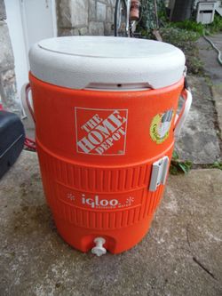 Igloo 5 Gallon Water Cooler Portable with tap for parties, tailgating Job site