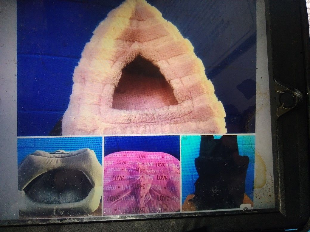 DOG CAT Pyramid BED PINK $15=GREY $15=CARPET $5= BACK PACK CARRIER  $10