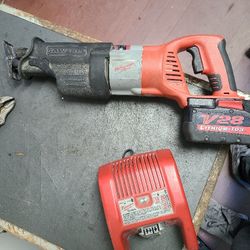 Milwaukee sawzall v28 & Charger. Dead Battery