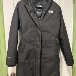 BRAND NEW WITH TAGS Black North Face Women’s Arctic Parka - Size Small 🧥❄️