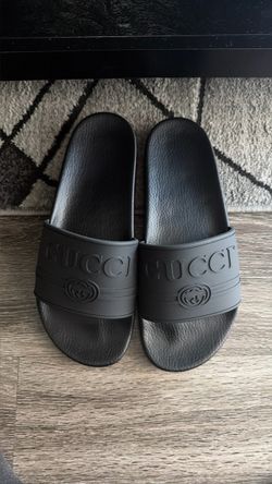 Gucci flip flops