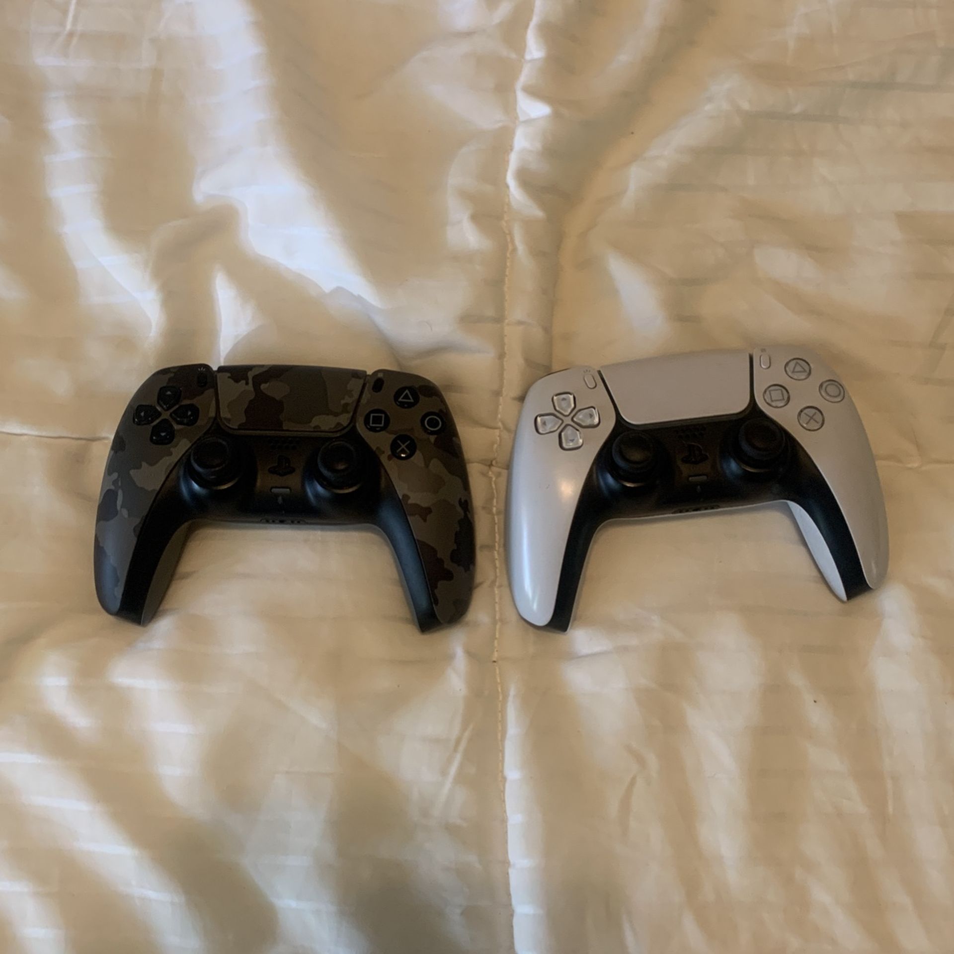2 Ps5 Controllers 