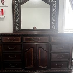 Dresser with large mirror - solid wood, classic style / Dresser con espejo grande - madera sólida, estilo clásico