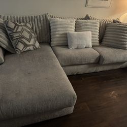 Sofá And Swivel Chair $1300