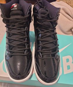 Nike

SB Zoom Dunk High TR QS
“Bred”

