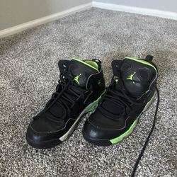 Jordan Big Kids     ( Size 6Y ) 