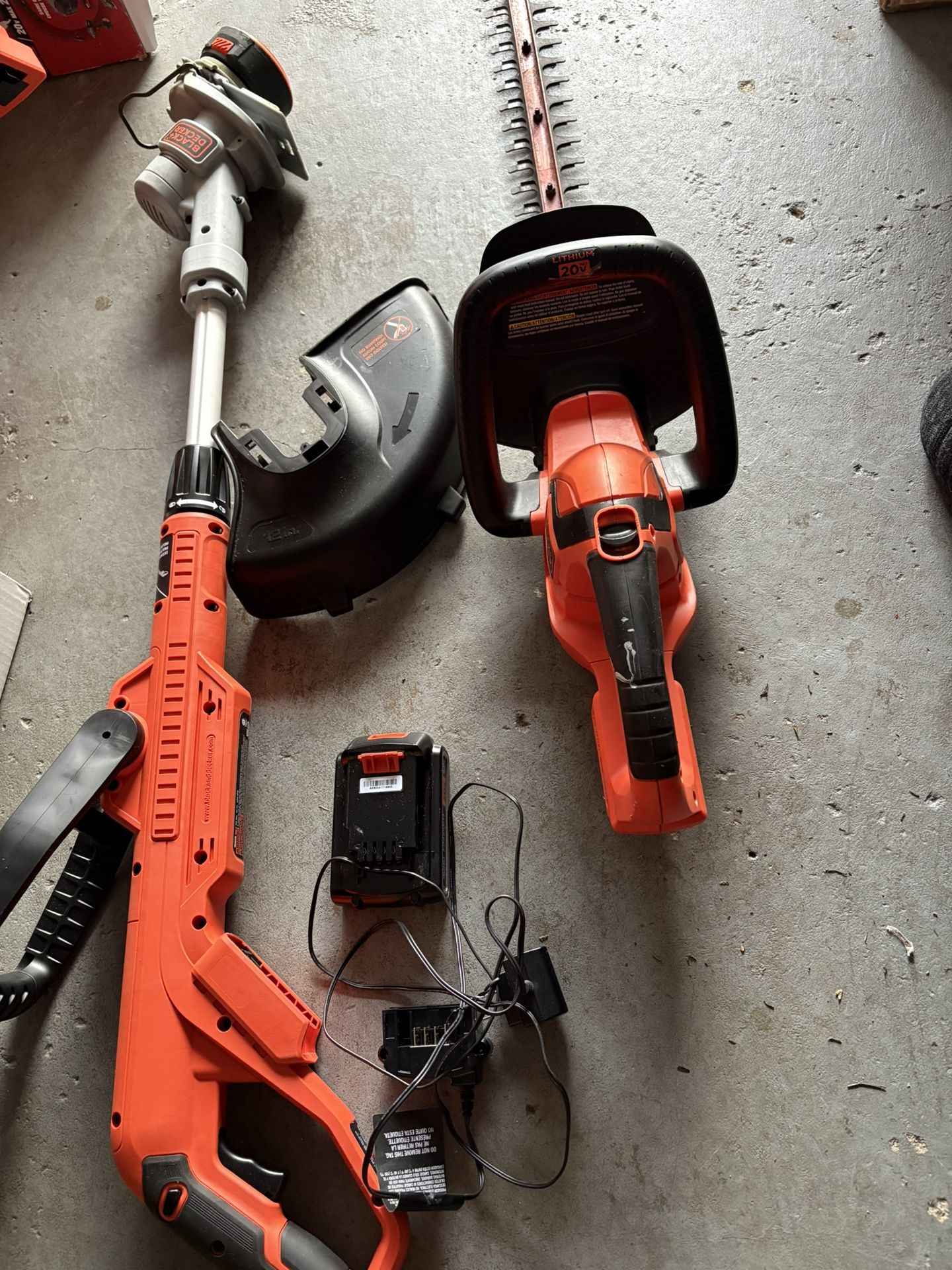 Black and Decker Cordless Leaf Trimmer and Weed Wacker