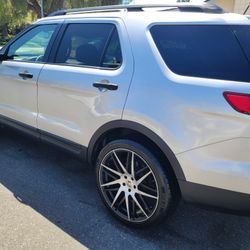  Ford Explorer, Clean Title, Smogged, Low Miles, 3rd Row Seat, 22"rims, Runs And Drives Great 