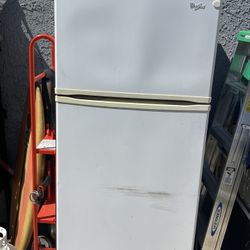 Nice Little Refrigerator With Top Freezer With Ice Maker