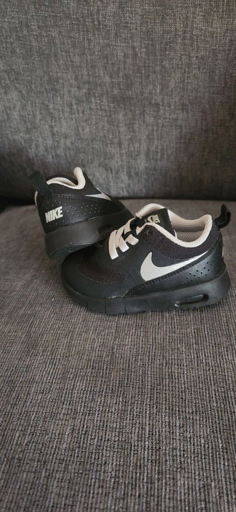 Nike Shoes Size 5